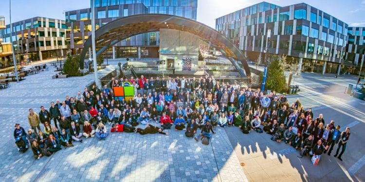 Photo de groupe des Microsoft MVP lors du MVP Summit sur le campus Microsoft à Redmond